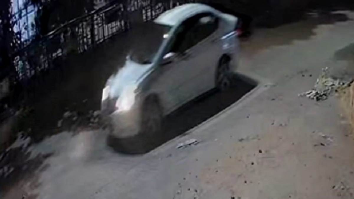 ncr thief steals car with children demands rs 50 lakh ransom abandons vehicle after police chase in delhi