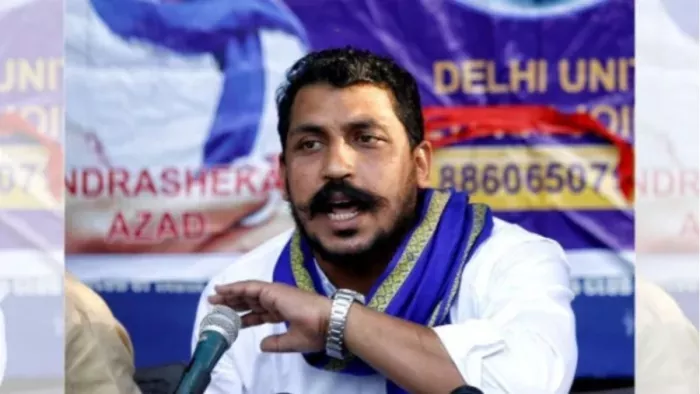 UP Politics: लोकसभा में जीत के बाद अब यूपी उप चुनाव में लड़ेगी चंद्रशेखर की पार्टी।