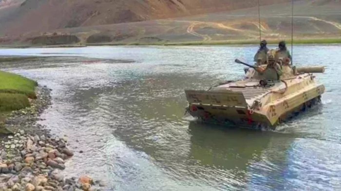 Ladakh News: टैंक अभ्यास के दौरान सेना के पांच जवान डूबे, शव बरामद।
