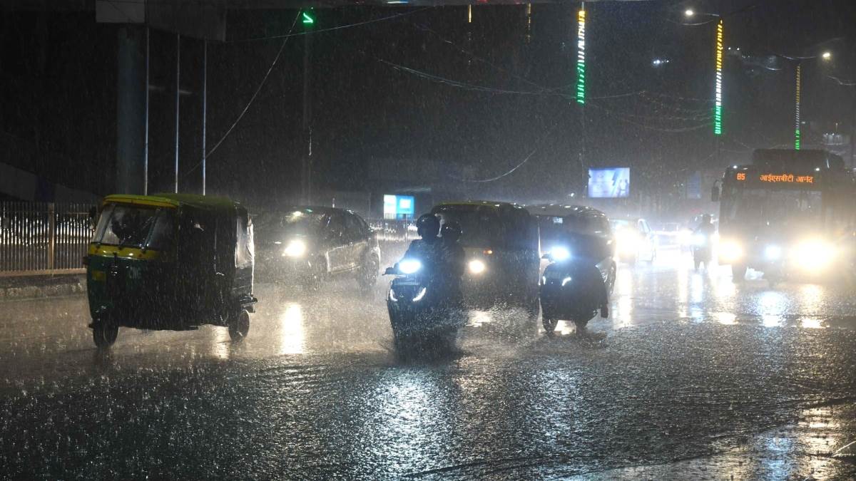 https://www.jagranimages.com/images/newimg/29062025/29_06_2025-rains_23970964.jpg