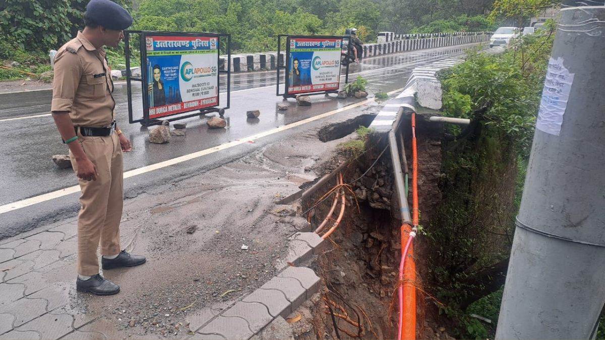 darchula tawaghat lipulekh road blocked adi kailash yatra disrupted heavy rainfall
