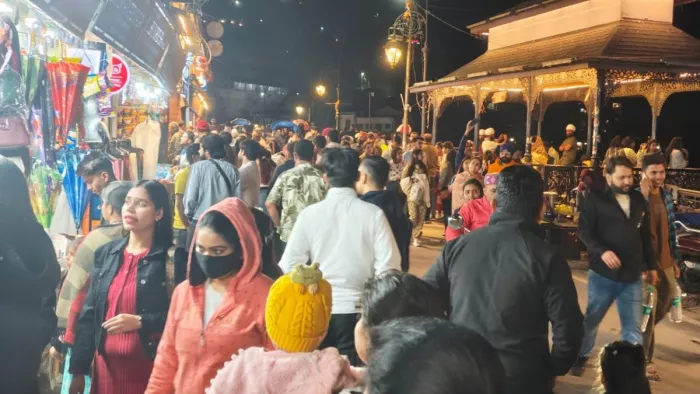 मसूरी में पर्यटकों की भीड़ का फाइल फोटो।