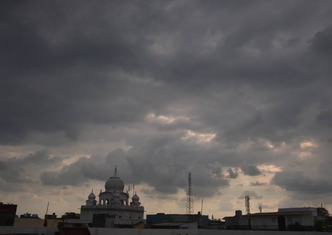 काले बादल उमड़े पर बरसे नहीं -