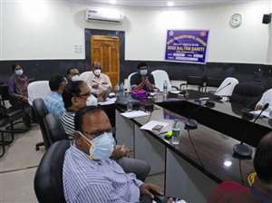 जिलापाल ने की स्वास्थ्य सेवाओं की समीक्षा