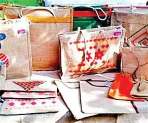 बोर्ड ने तय किया कि श्री माता वैष्णो देवी श्राइन बोर्ड के साथ संपर्क कर प्रसाद के जूट बैग बनाएंगे।