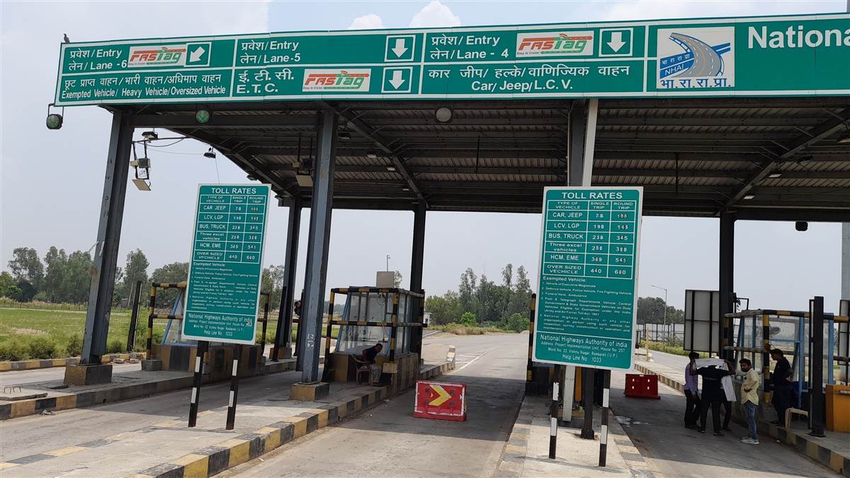 पीढ़ी टोल प्लाजा पर नहीं सुविधाएं, लाइटें बनीं शोपीस - ... The toll ...