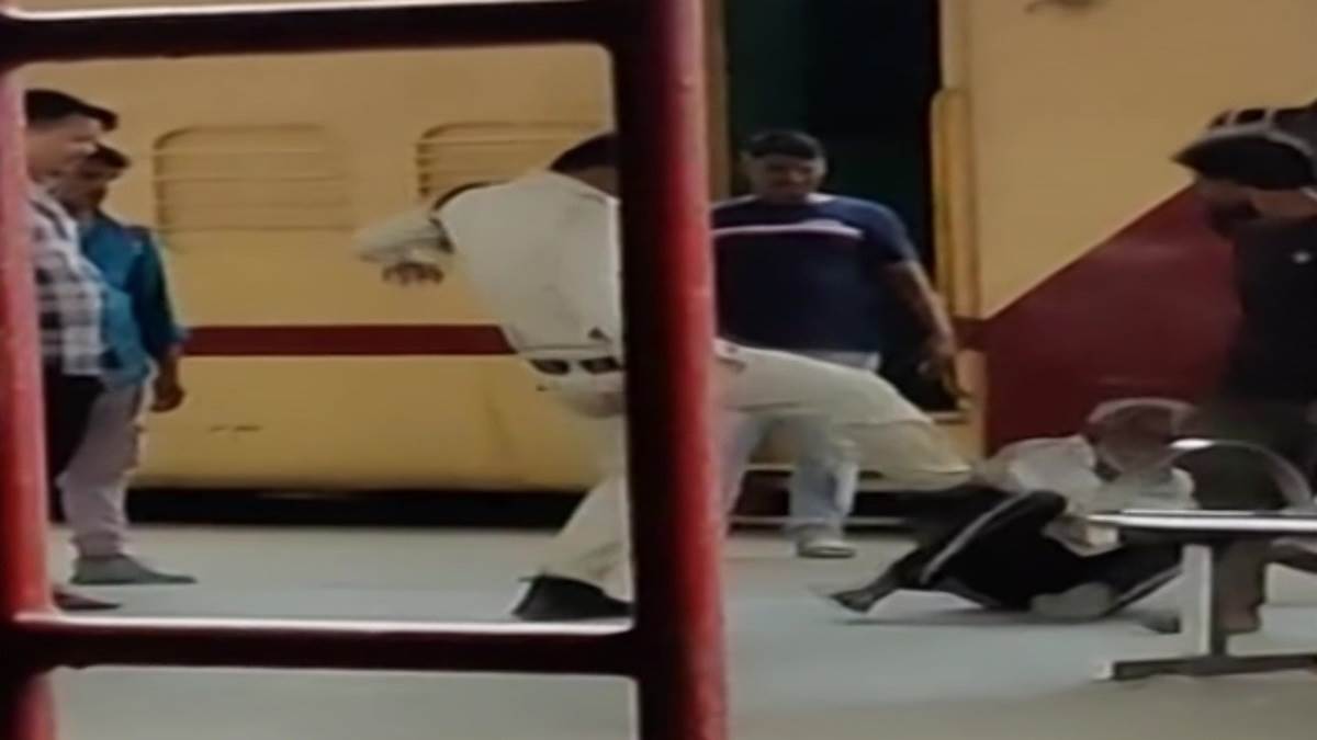 constable suspended for beating old man on jabalpur railway station in madhya pradesh