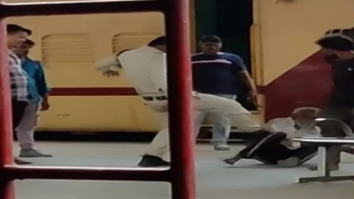 Madhya Pradesh: जबलपुर रेलवे स्टेशन पर बुजुर्ग की पिटाई के आरोप में कांस्टेबल निलंबित