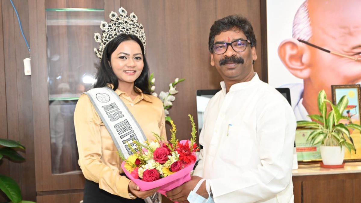हेमंत सोरेन से मिलीं मिस यूनाइटेड नेशन्स अर्थ एंजेल मेरिना तिर्की Miss United Nations Earth Angel Marina Tirkey met Hemant Soren
