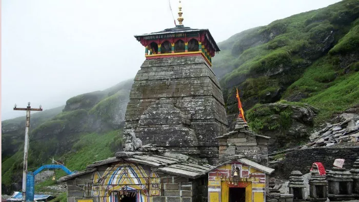 रुद्रप्रयाग जिले में तुंगनाथ मंदिर (Tungnath Temple) विश्व में सबसे अधिक ऊंचाई पर स्थित शिव मंदिर है। जागरण
