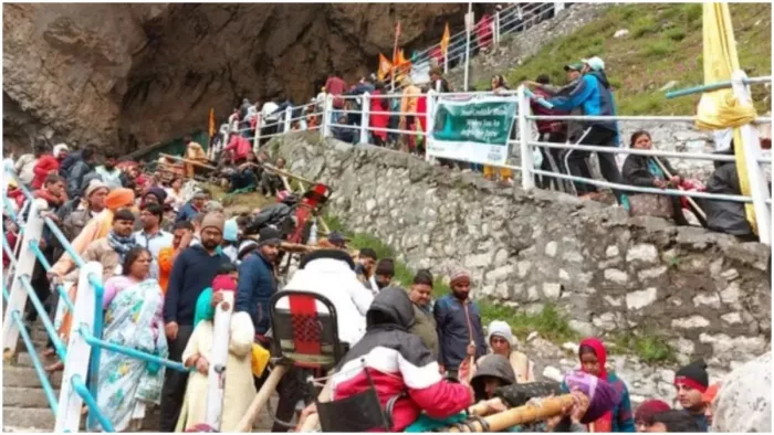 बाबा बर्फानी के भक्तों ने तोड़ा 11 साल का रिकॉर्ड, पौने चार लाख श्रद्धालुओं ने किए दर्शन