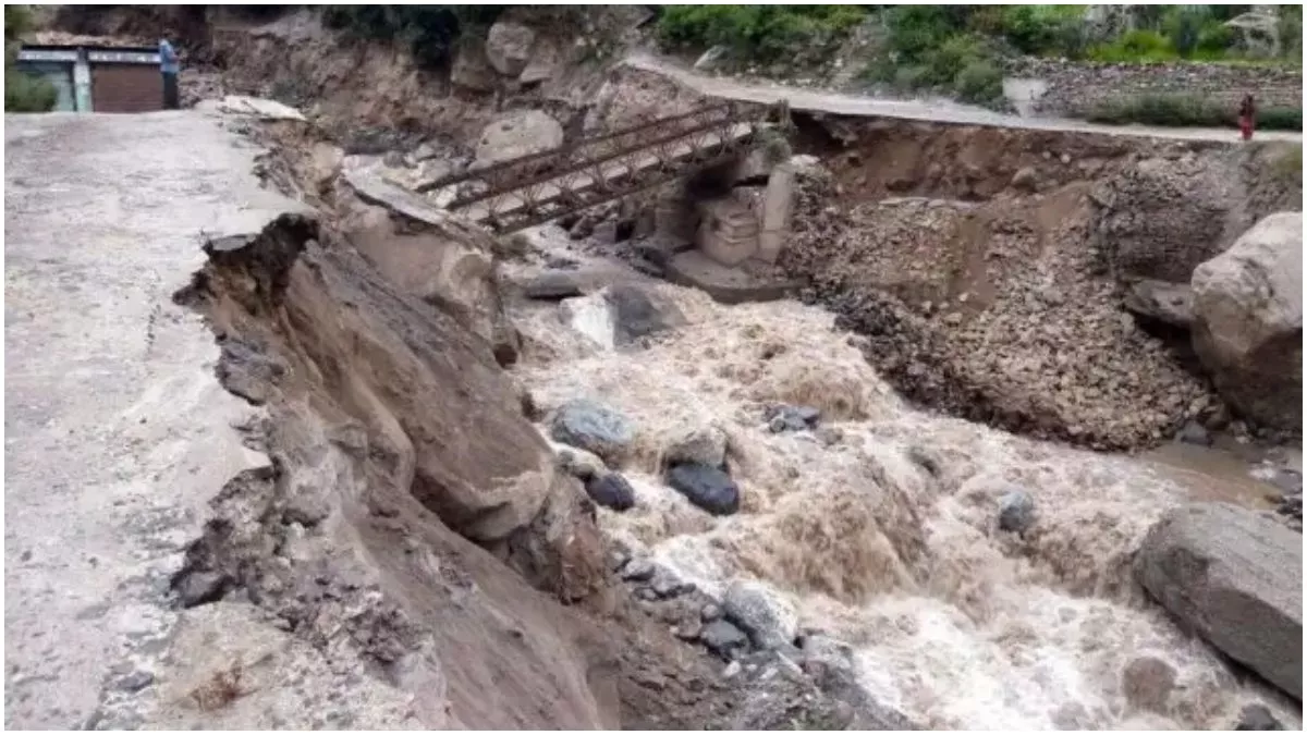 Jammu-Kashmir के गांदरबल में फटा बादल, कई रिहायशी ढांचे क्षतिग्रस्त;  सुरक्षित स्थानों पर पहुंचे स्थानीय लोग - Jammu Kashmir Ganderbal Cloudburst  many residential structures ...