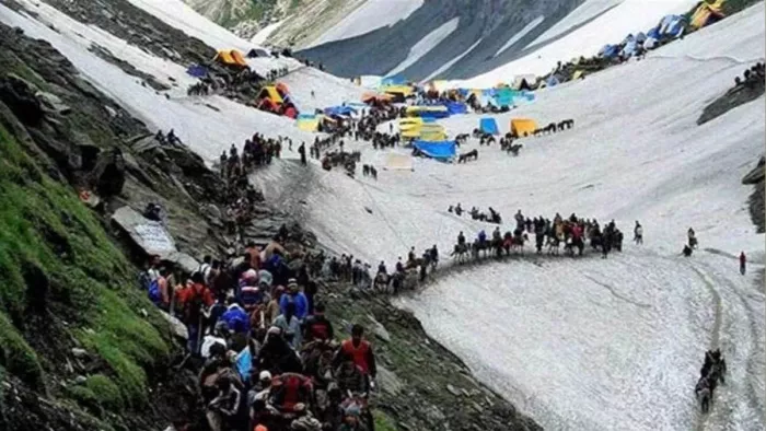 अमरनाथ के लिए 1,800 से अधिक तीर्थयात्री जम्मू आधार शिविर से रवाना