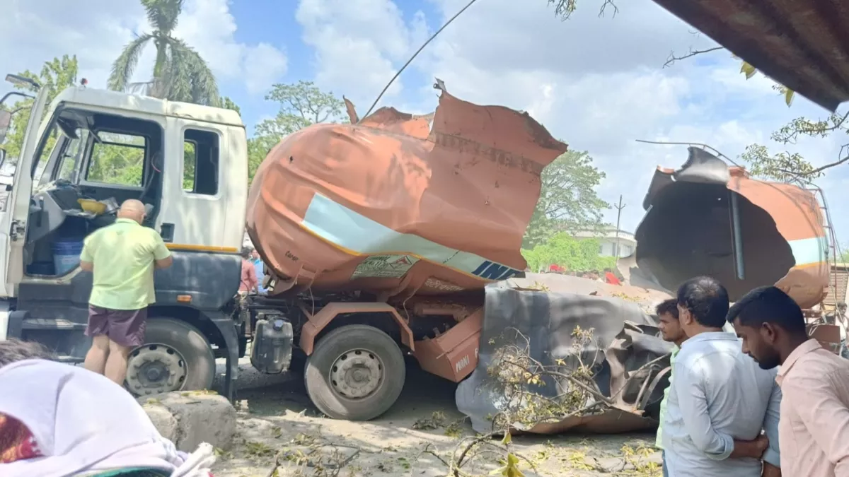 Ethanol Tanker Blast: पश्चिम चंपारण में वेल्डिंग के दौरान टैंकर फटा, एक की मौत और दो घायल