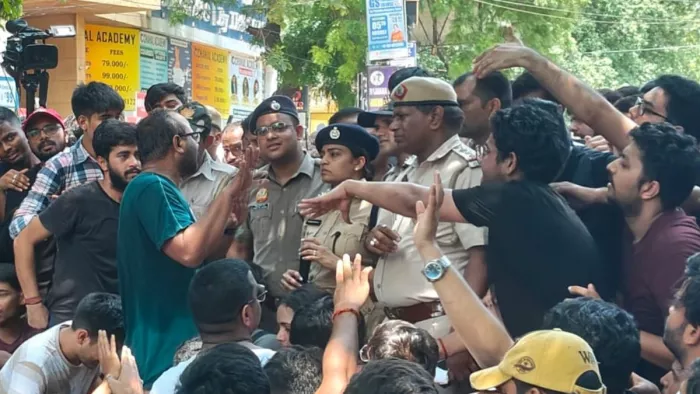कोचिंग सेंटर में तीन अभ्यर्थियों की मौत पर छात्रों में आक्रोश है। फोटो- जागरण