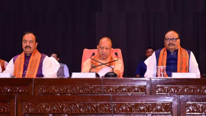 उत्तर प्रदेश के मुख्यमंत्री योगी आदित्यनाथ, डिप्टी सीएम केशव प्रसाद मौर्य व ब्रजेश पाठक