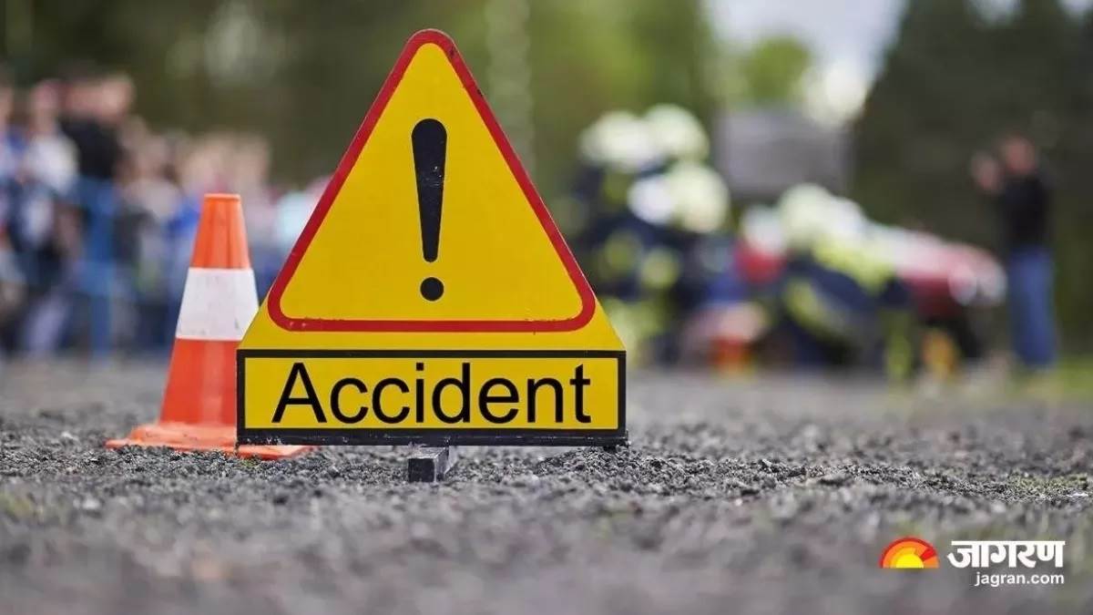 srinagar news mother daughter injured in pulwama road accident