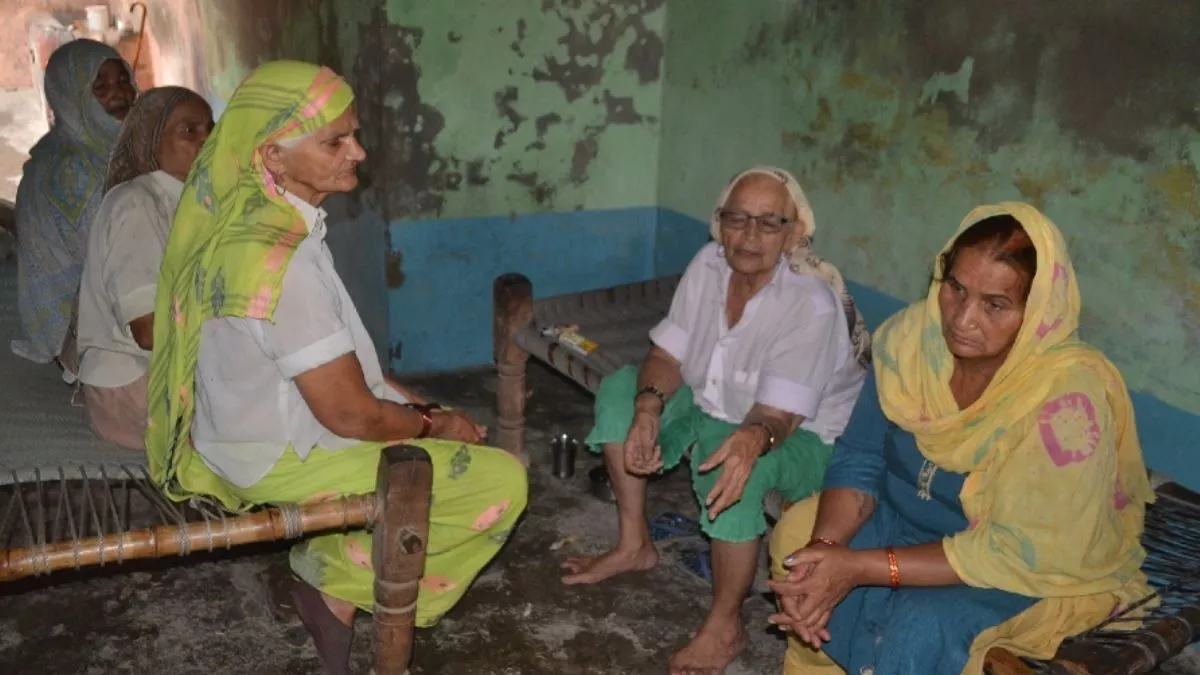 शराब के नशे में दोस्तों ने युवक को पीटकर मार डाला, खेत में मिला युवक का शव; ह‍िरासत में दो आरोपी