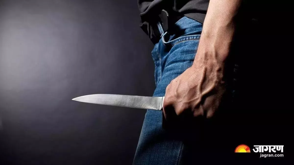 Bijnor: छुरा घोंपकर पत्नी को मार डाला, फिर पति ने खुद निगला जहरीला पदार्थ, 12 बच्चों के सिर से उठा मां का साया
