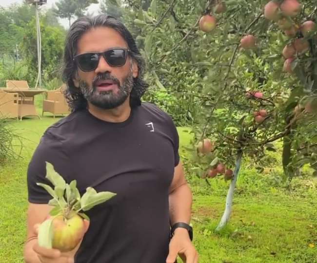 Suniel Shetty Plucking Apples from tree And Taste Quick Reaction After Seen Camera