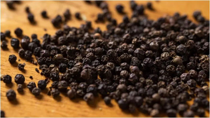 Black Pepper Benefits: काली मिर्च के 6 फायदे चौंका देंगे आपको