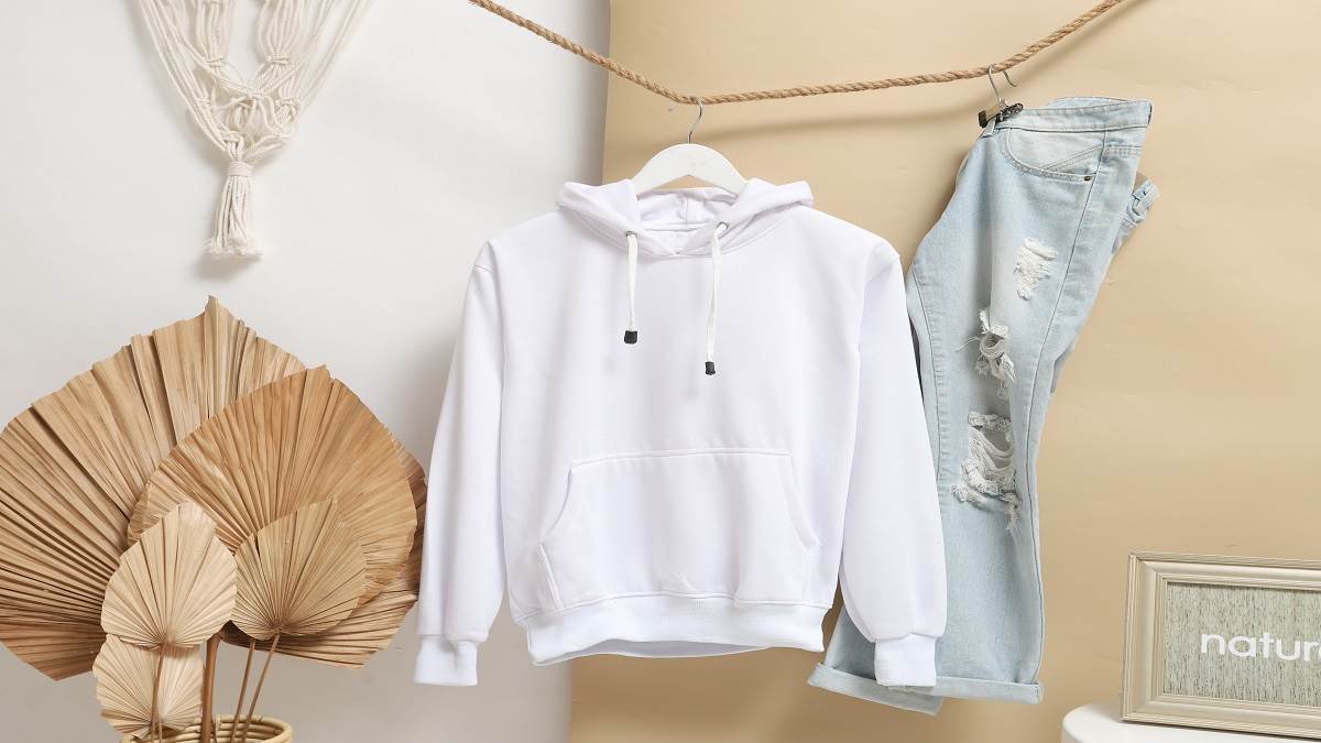Hoodies For Men: ऑफ सीजन में आधे से भी कम दाम पर खरीदें ये हुडेड स्वेटशर्टस