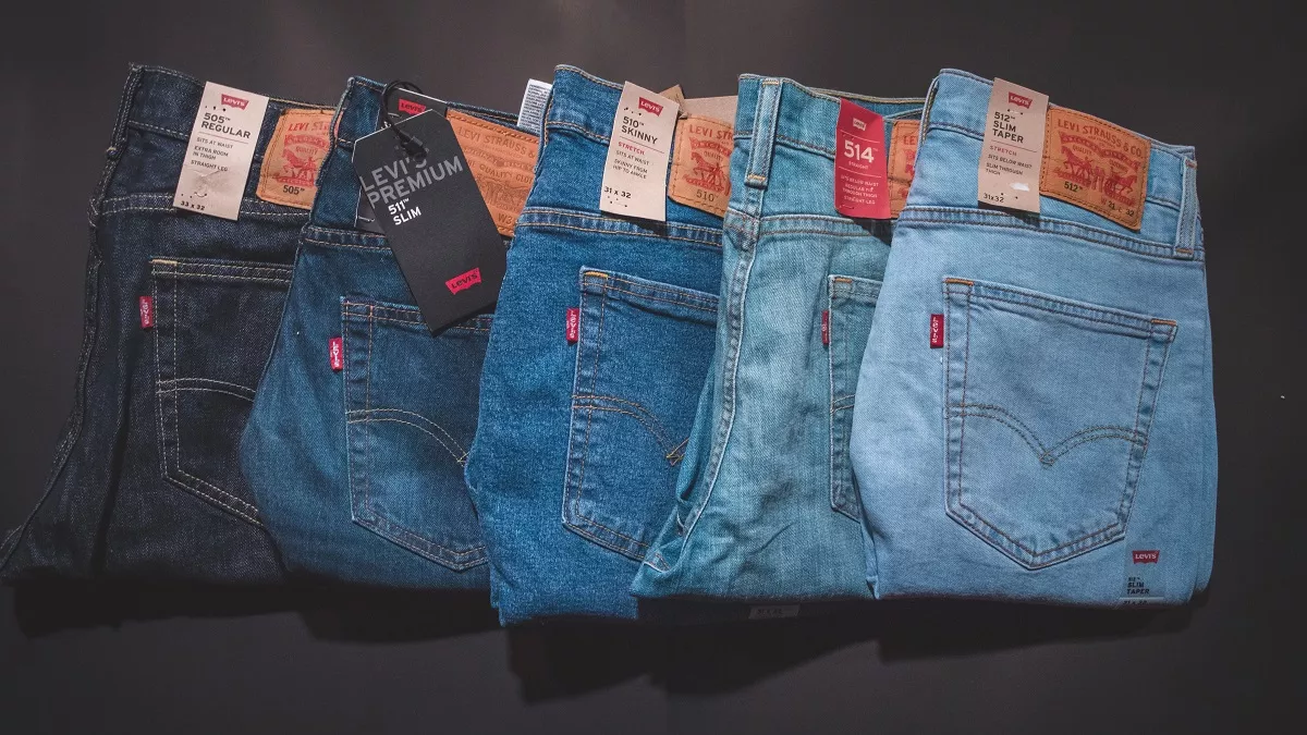 Amazon Sale Offers: बंपर छूट पर पाएं स्टाइलिश Men’s Jeans और Trousers, 799 से भी कम कीमत पर