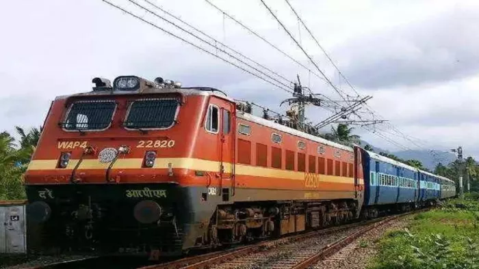 वाराणसी यार्ड में होने वाले री-माॅडलिंग के कारण ट्रेनें रद्द।