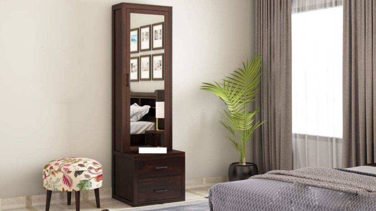 https://www.jagranimages.com/images/newimg/29082023/29_08_2023-amazon_sale_on_dressing_table_23516028.jpg