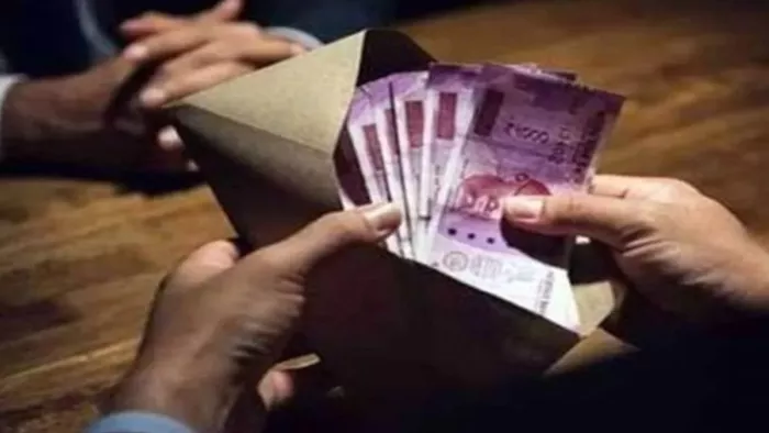 Bulandshahr News: छात्रों के संघर्ष में ककोड़ पुलिस ने ली रिश्वत, एसएसपी से हुई शिकायत तो लौटाई, दो निलंबित