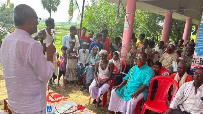 ग्राम संसद सद्भाव समरोह को जाले में संबोधित करते बेनीपुर के विधायक विनय कुमार चौधरी उर्फ अजय चौधरी।