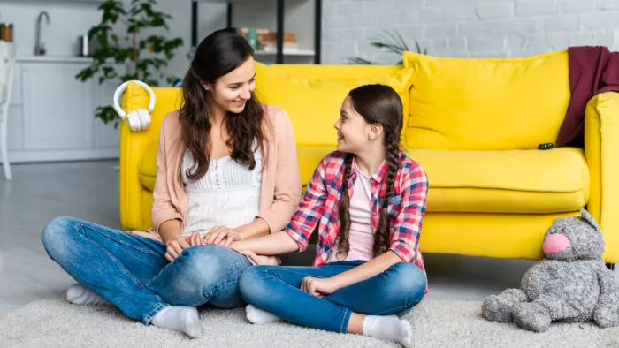 हर मां को डिस्कस करने चाहिए बेटी से ये बातें