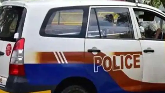 चालान का डर दिखाकर कार चालक से वसूल रुपये