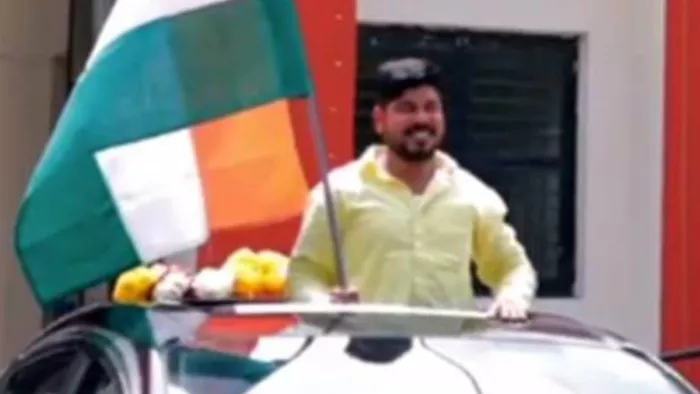 वीडियो में मध्य प्रदेश की सेंट्रल जेल के परिसर से शैलू जायसवाल कार में जाते हुए दिखाई दे रहा है