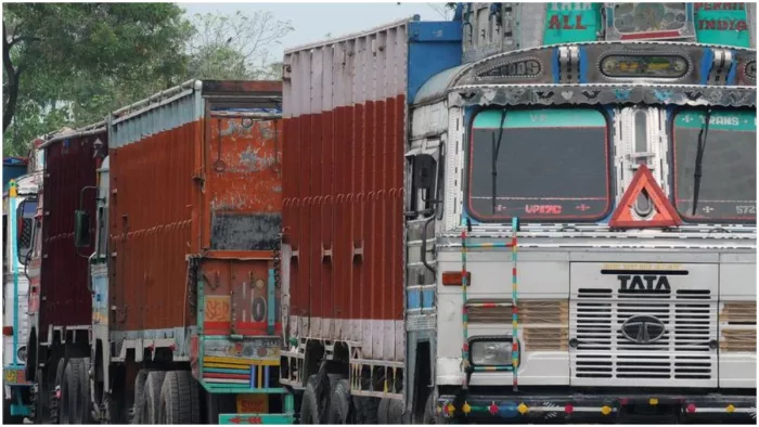 लखनपुर से उड़ी तक 70 हजार कमर्शियल वाहनों के चक्के थमेंगे। (फाइल फोटो)
