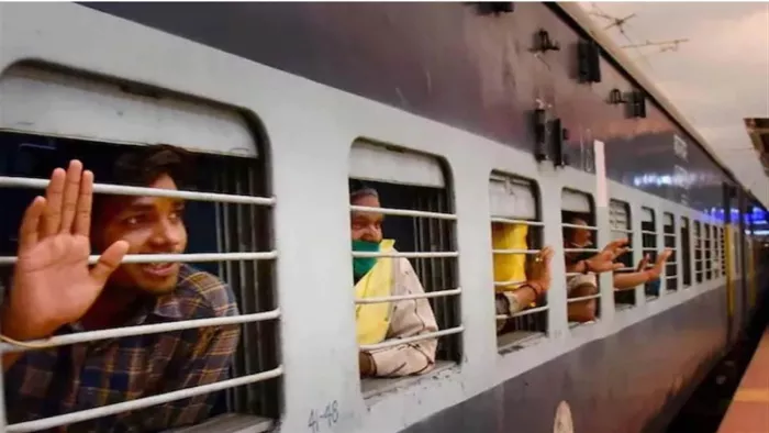 घटना बीती 27 अगस्त को ट्रेन नंबर 15084 फर्रुखाबाद-छपरा उत्सर्ग एक्सप्रेस की है।