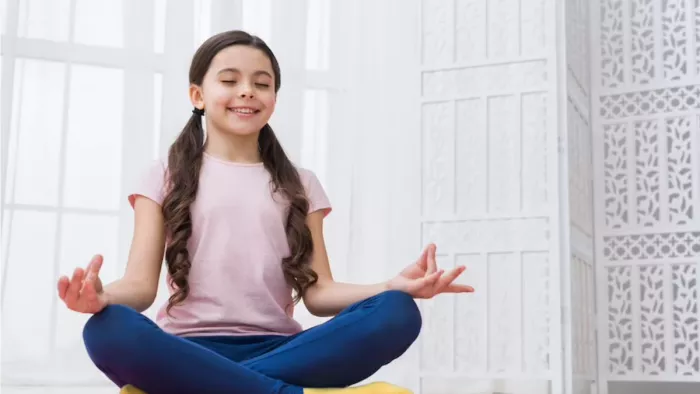 Yoga For Kids: बचपन से ही सिखाएं ये योगासन