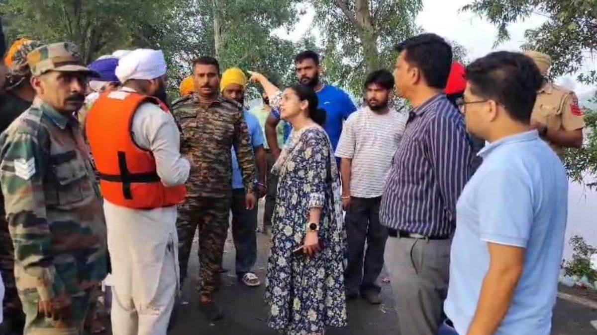 https://www.jagranimages.com/images/newimg/29082025/29_08_2025-amritsar_flood_24028856.jpg