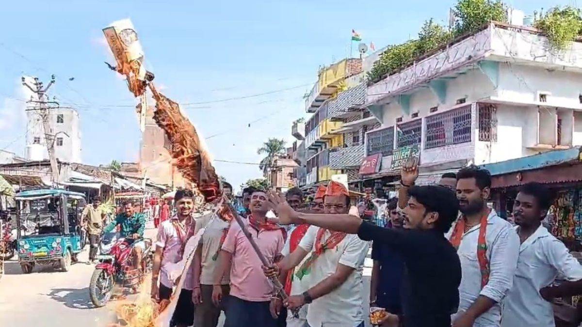 https://www.jagranimages.com/images/newimg/29082025/29_08_2025-bjp_protest_24029191.jpg