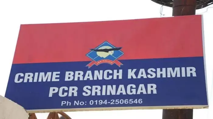 क्राइम ब्रांच ने मामलों की गहन जांच शुरू कर दी है।