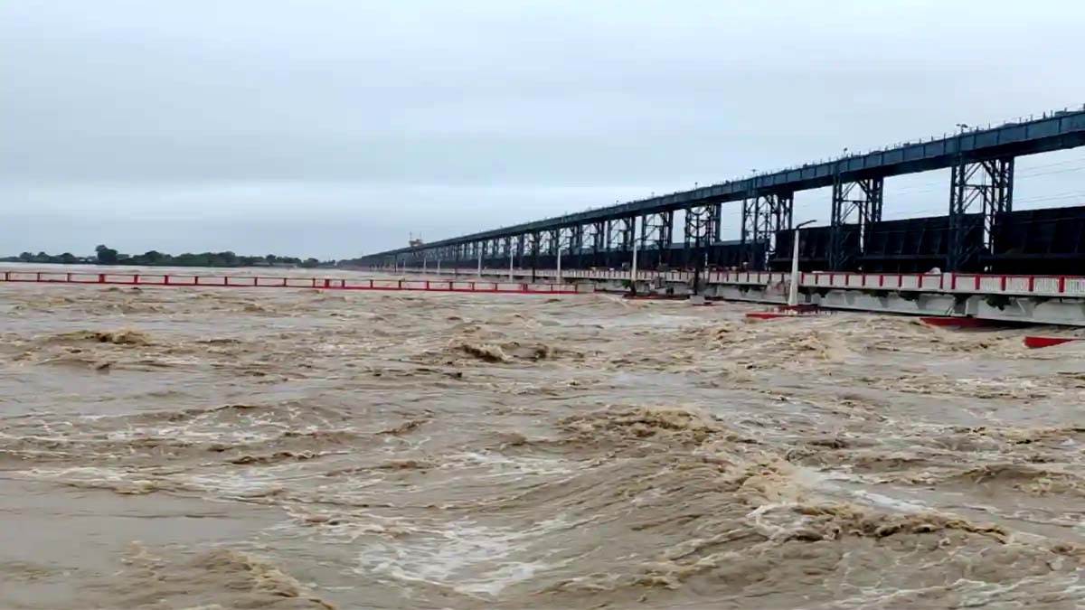 https://www.jagranimages.com/images/newimg/29082025/29_08_2025-flood-in-bihar_24028621.jpg