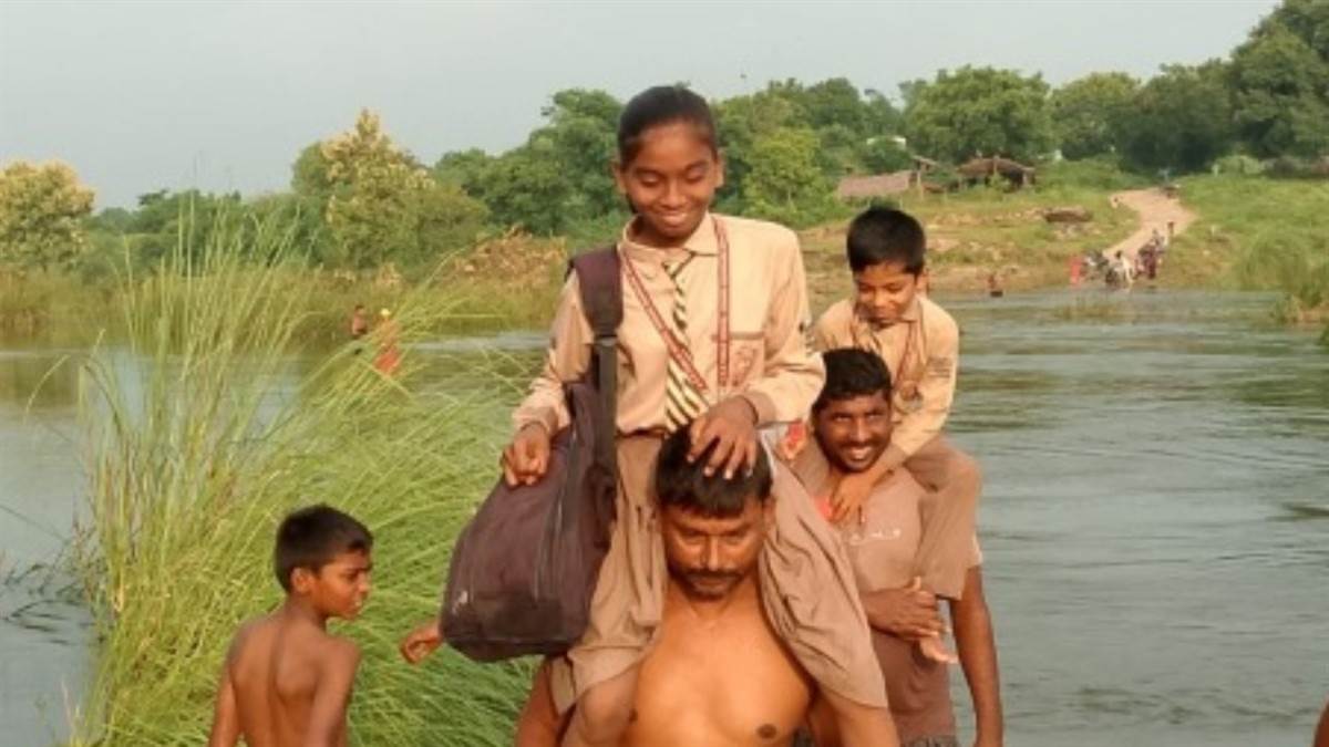 https://www.jagranimages.com/images/newimg/29082025/29_08_2025-flood2_24029287.jpg