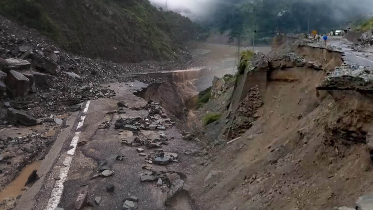 https://www.jagranimages.com/images/newimg/29082025/29_08_2025-himachal_flood_news_1_24028640.jpg