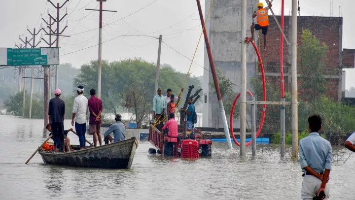 बारिश, बाढ़ और भूस्खलन से कई राज्यों में हाहाकार (फोटो- एएनआई)