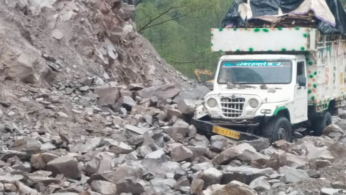 https://www.jagranimages.com/images/newimg/29082025/29_08_2025-landslide_24029363.jpg