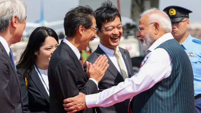 टोक्यो पहुंचे पीएम मोदी का भव्य स्वागत। (फोटो- पीटीआई)
