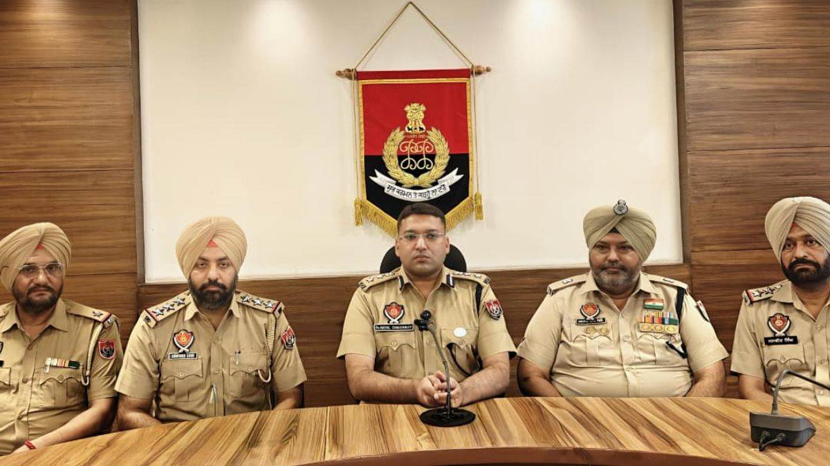 https://www.jagranimages.com/images/newimg/29082025/29_08_2025-police_38_24029161.jpg