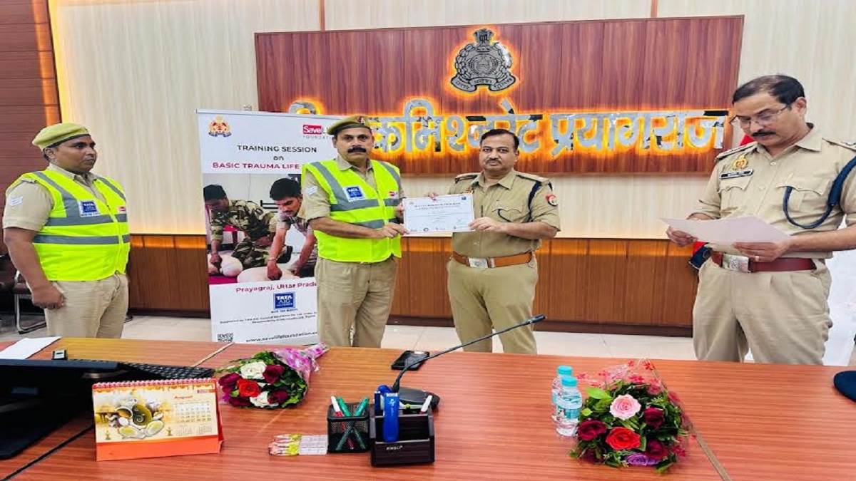 https://www.jagranimages.com/images/newimg/29082025/29_08_2025-prayagraj_police_24029297.jpg
