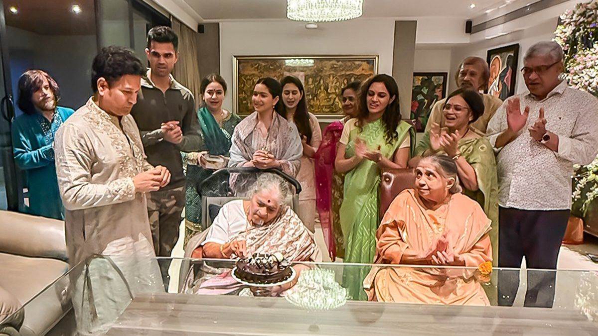 https://www.jagranimages.com/images/newimg/29082025/29_08_2025-sachin_family_24029340.jpg