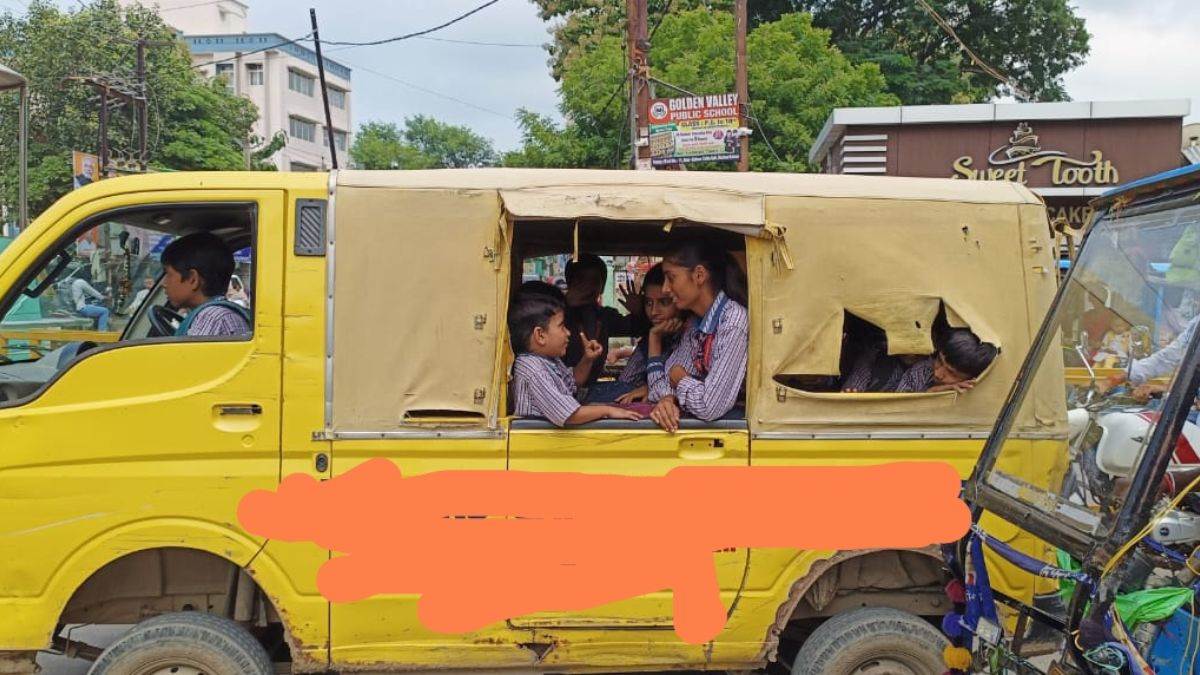 https://www.jagranimages.com/images/newimg/29082025/29_08_2025-school_bus_24029112.jpg